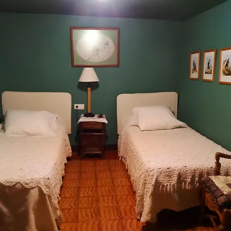 Hotel Hostal Casa Laplaza 3*
